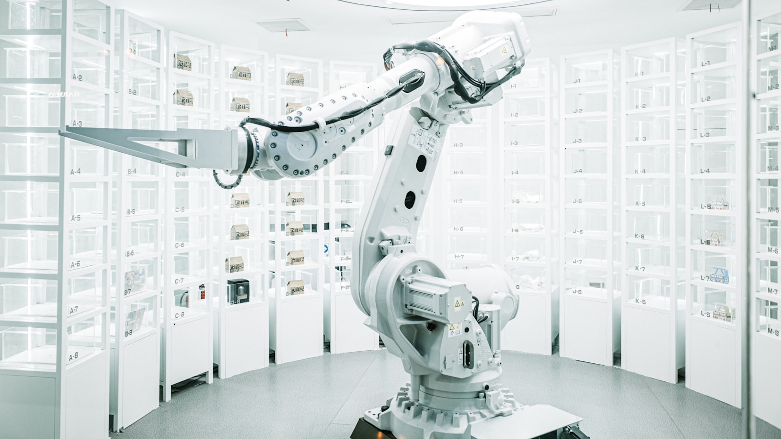 36 robotics white robotic arm in display showroom kE0JmtbvXxM