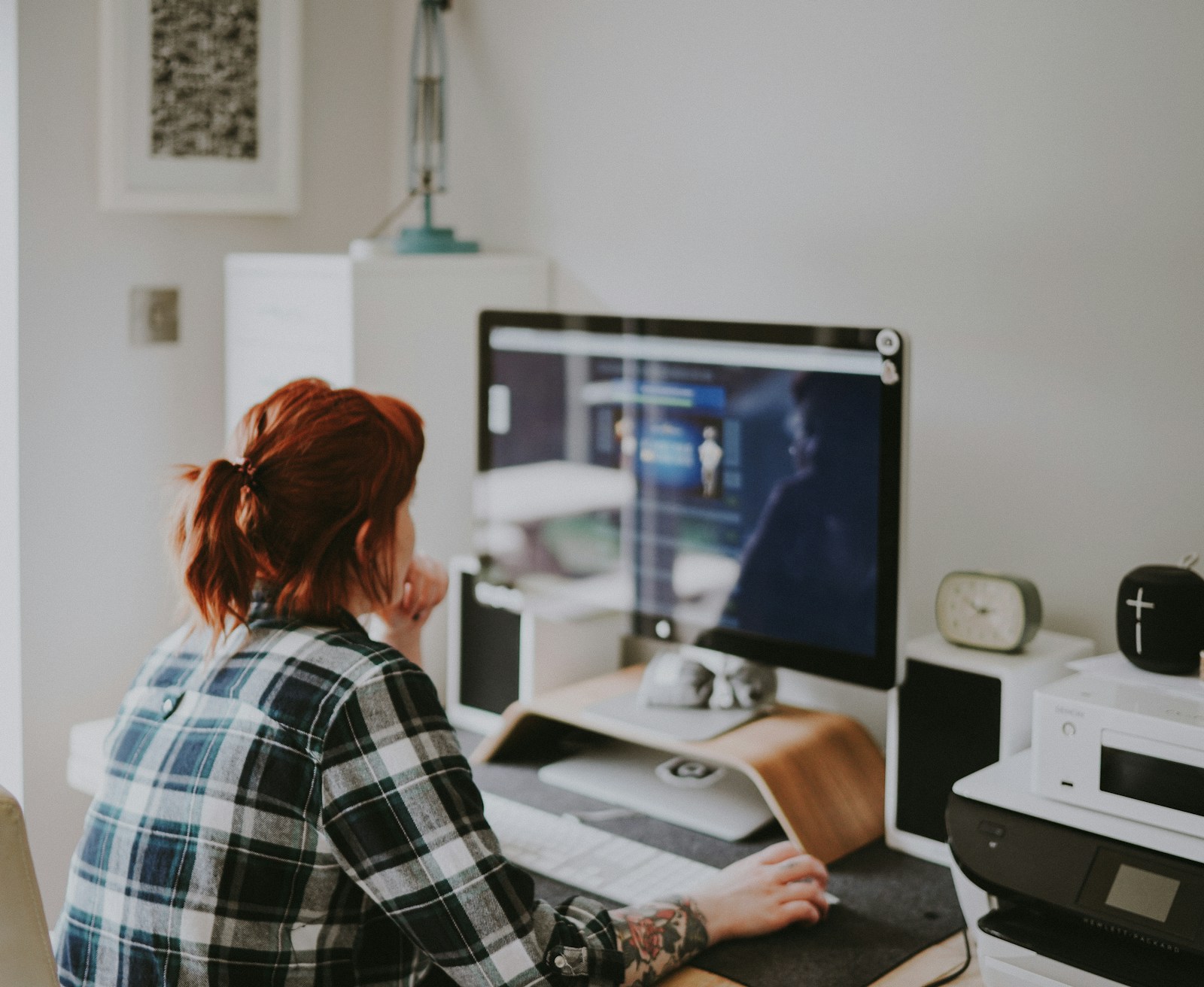 71 remote work woman browsing on the internet g9kfpafq5bc